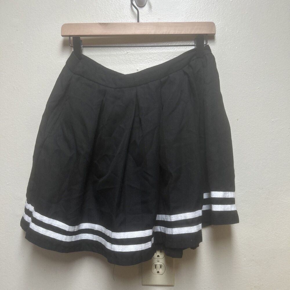 Hot Topic Pleated Mini Skirt Size Medium Black White Stripe Side Zip - Picture 4 of 6
